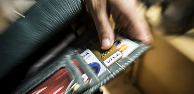 Maioria revoga artigo que dava maior protecção nos pagamentos pela Internet